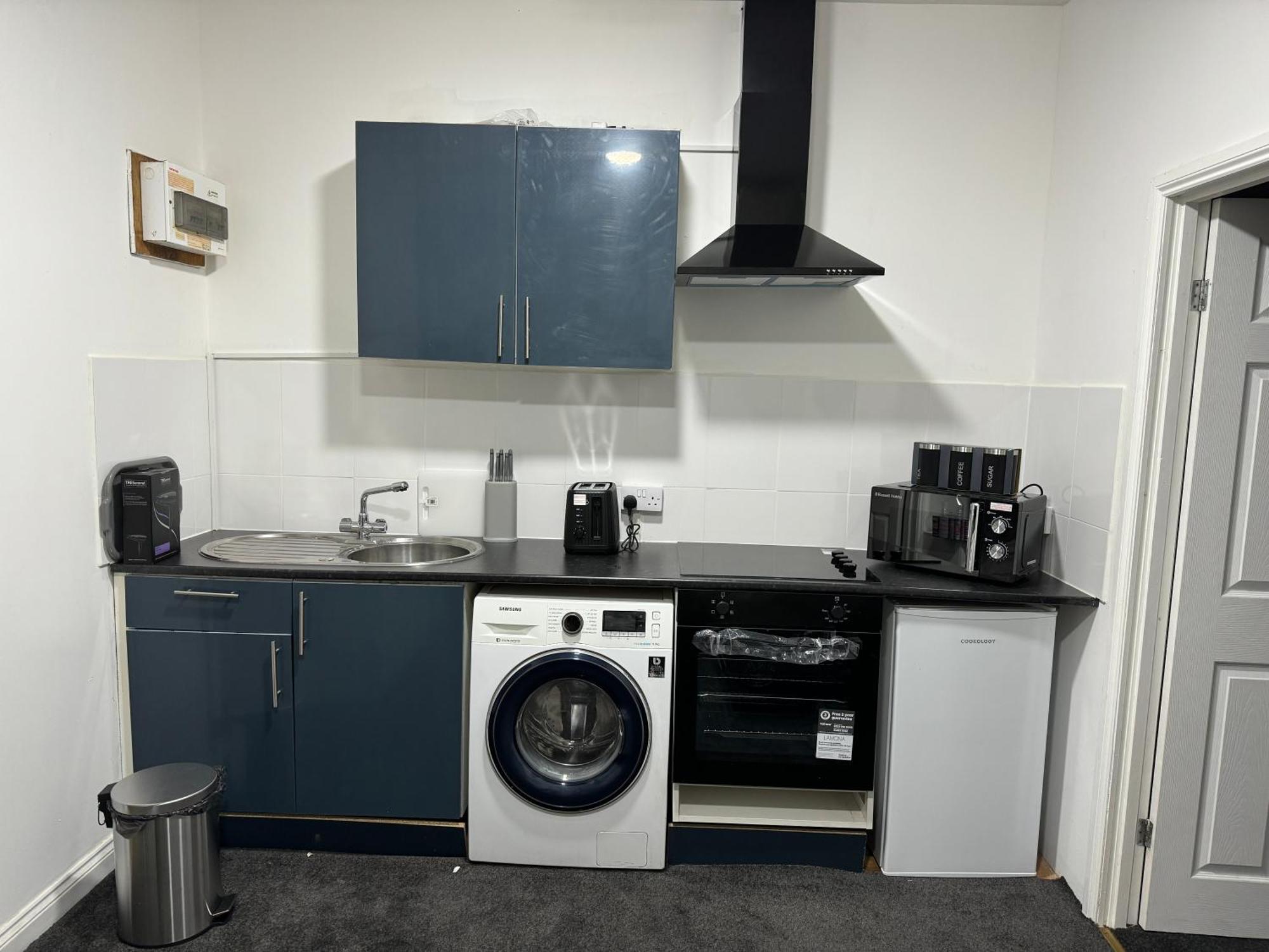 Cheam Apartment * Cheam
