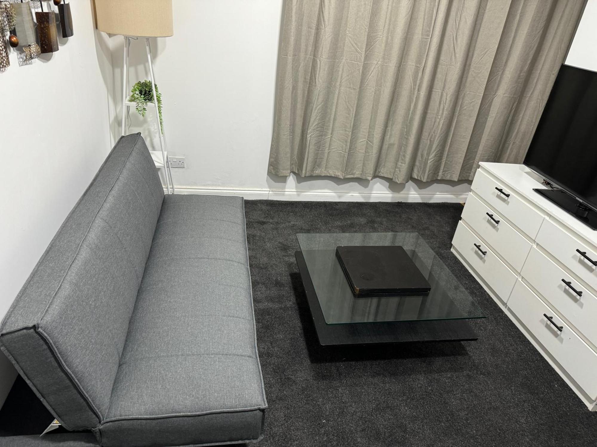 Apartment Cheam Apartment *